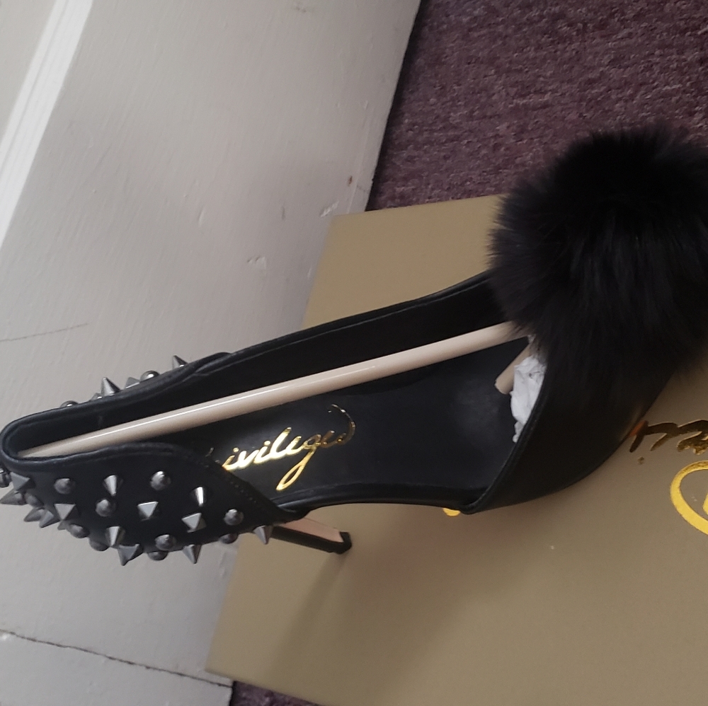 Heels - Picture 2 of 3